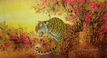 虎 Painting - 花の木の後ろの虎